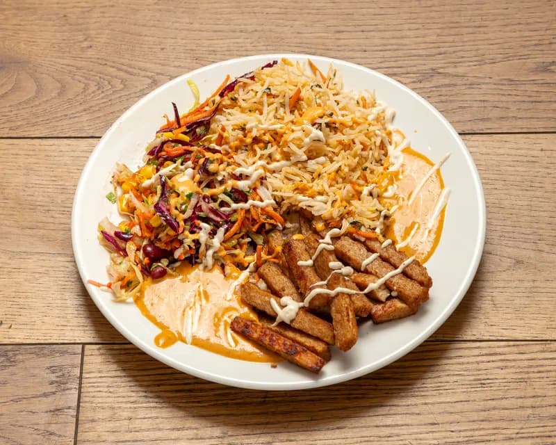Zamzam Vegan Chicken Plate – pflanzliche Chicken-Strips mit Reis und buntem Salat